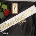 SET TAÇ METAL KUŞAK BİRİDE BEYAZ ZEMİN GOLD YAZILI