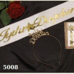 SET TAÇ METAL KUŞAK İYİKİ D.BEYAZ ZEMİN ALTIN YAZI